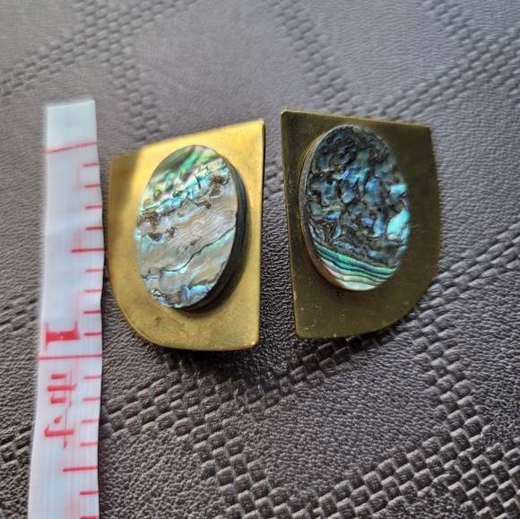 Vintage 1950s Mid-Century Modern Abalone Pearl clip on earrings. Signed "cdm" - Picture 6 of 7